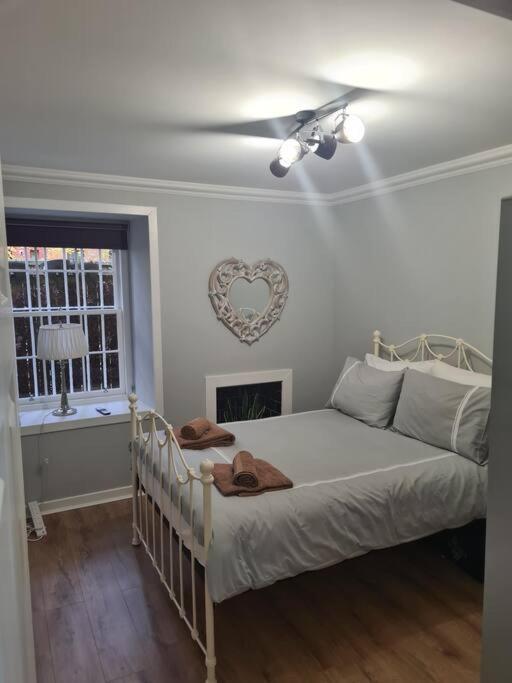 Lovely 2 Bedroom Garden Flat In Trendy West End กลาสโกว์ ภายนอก รูปภาพ
